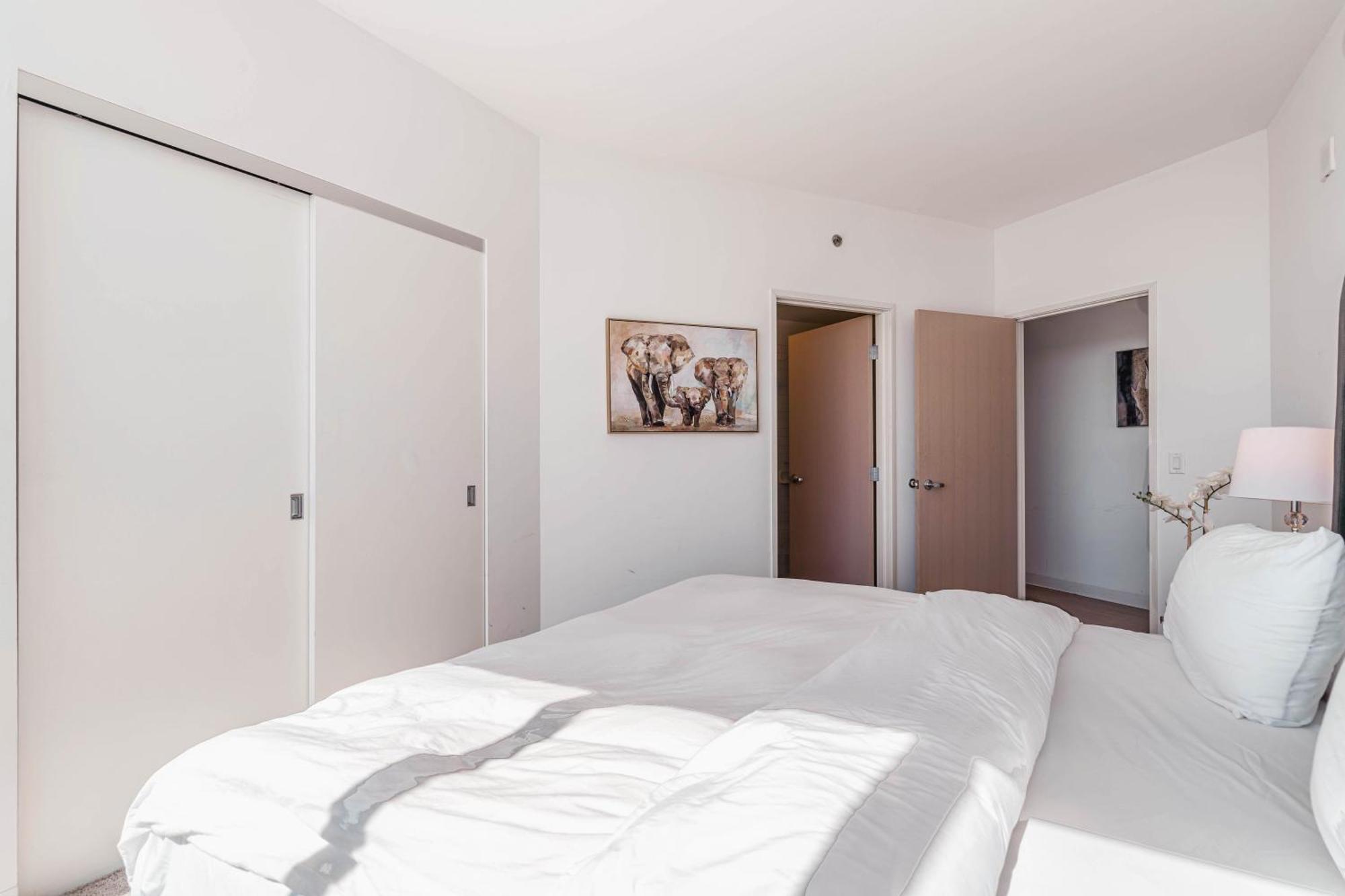 Beautiful 2 Bedroom Sky View * Los Angeles