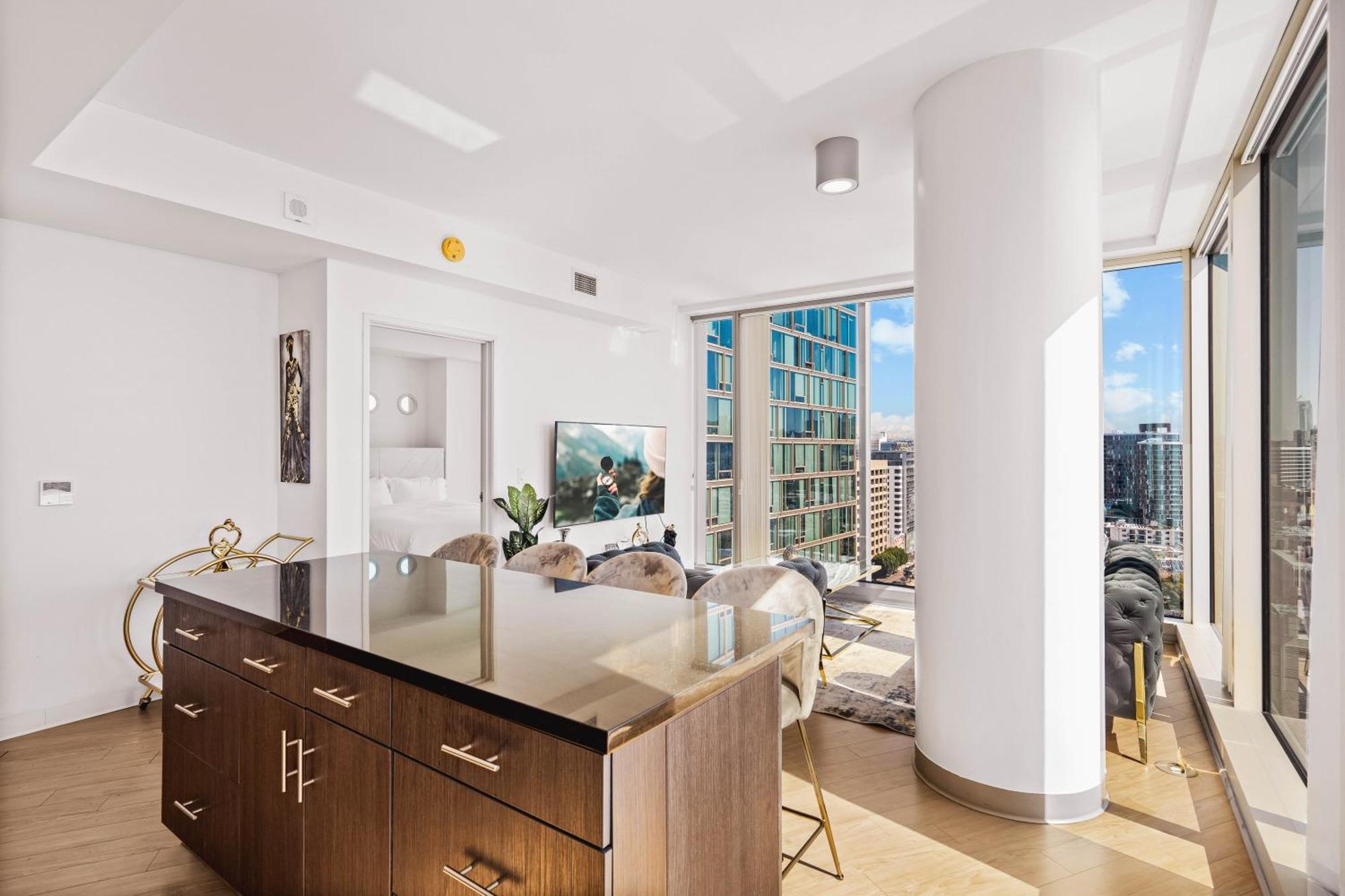 Beautiful 2 Bedroom Sky View Apartamento Los Angeles