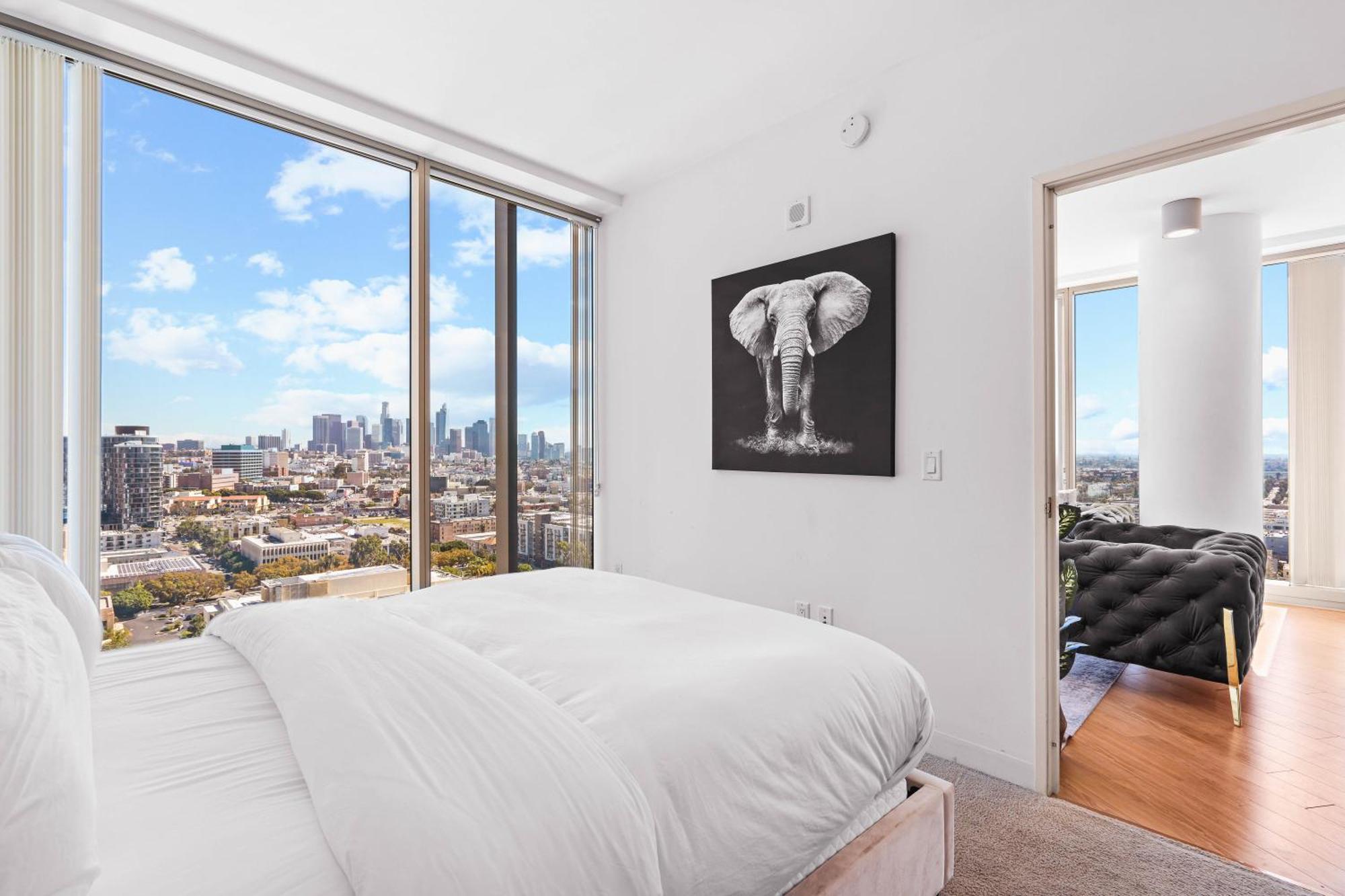 Beautiful 2 Bedroom Sky View Apartamento
