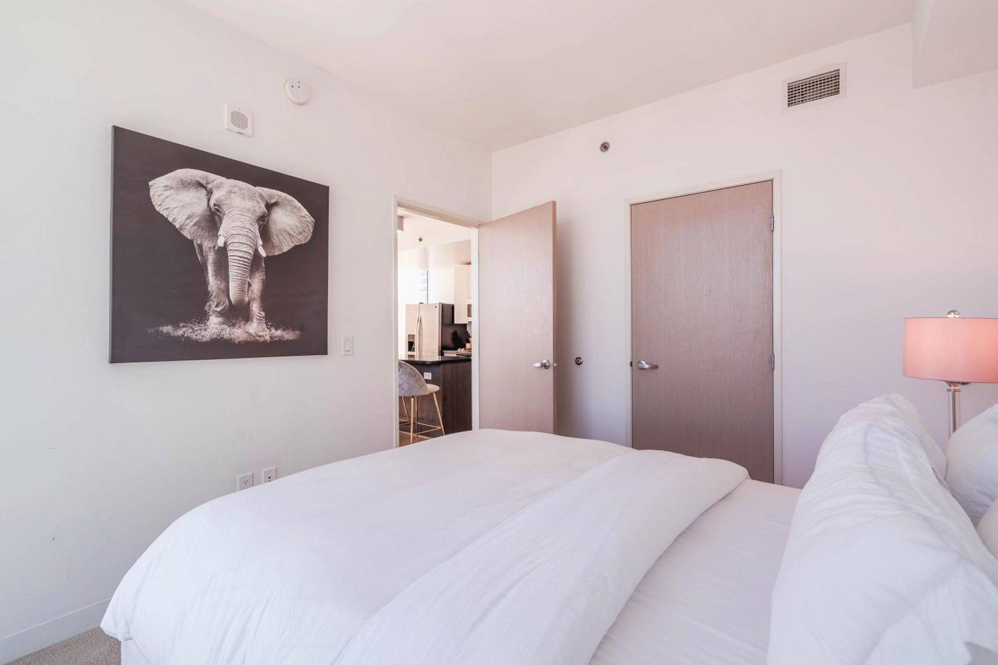 Beautiful 2 Bedroom Sky View