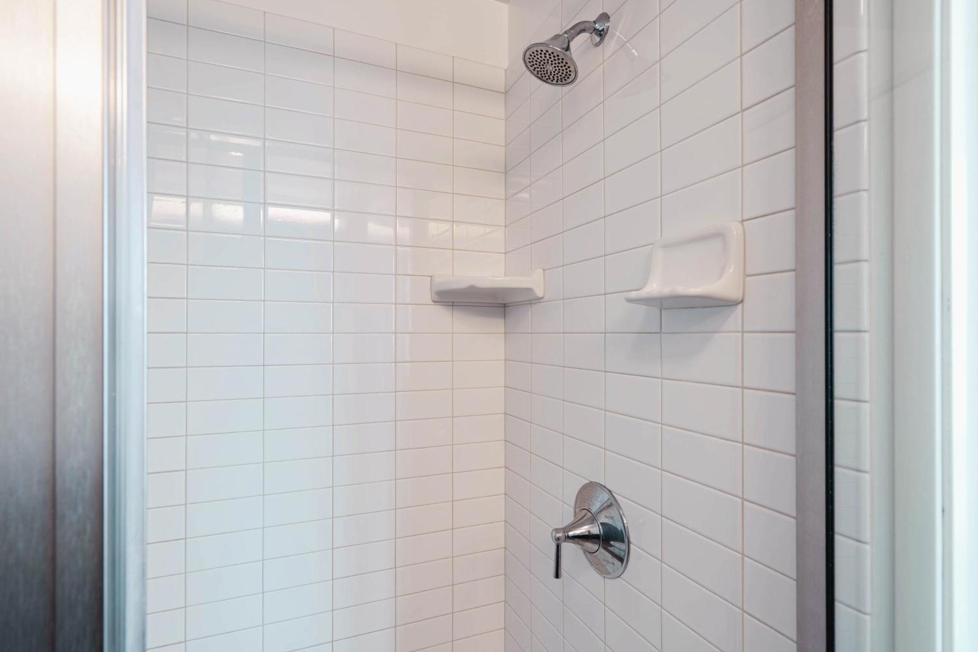 Beautiful 2 Bedroom Sky View * Los Angeles
