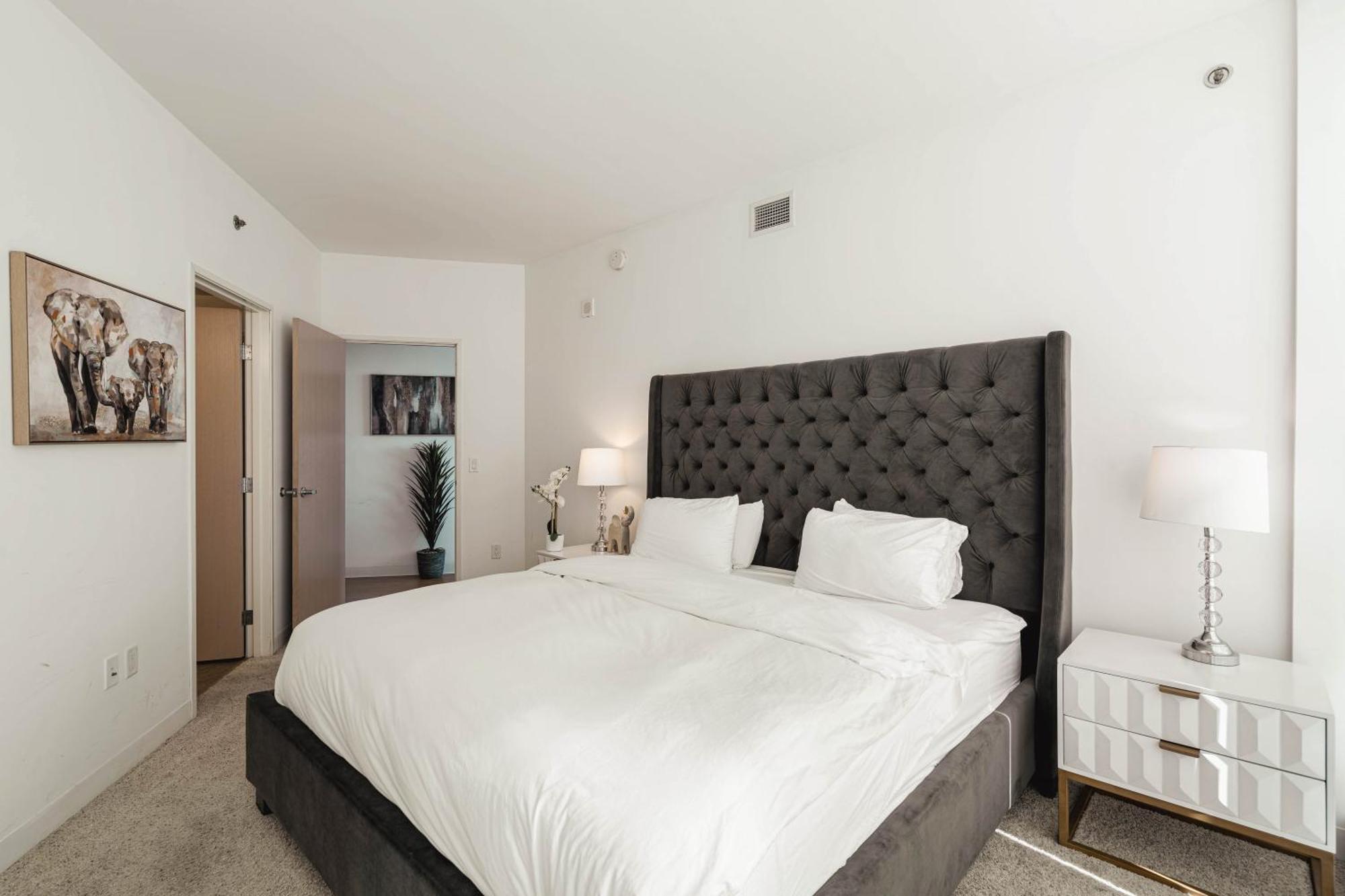 Beautiful 2 Bedroom Sky View *