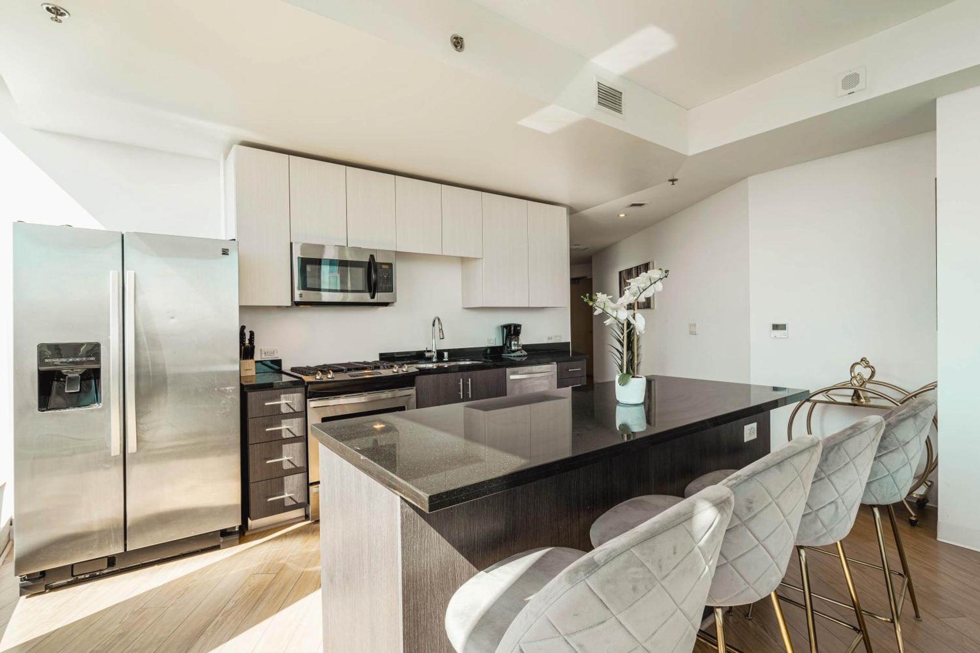 Beautiful 2 Bedroom Sky View Apartamento