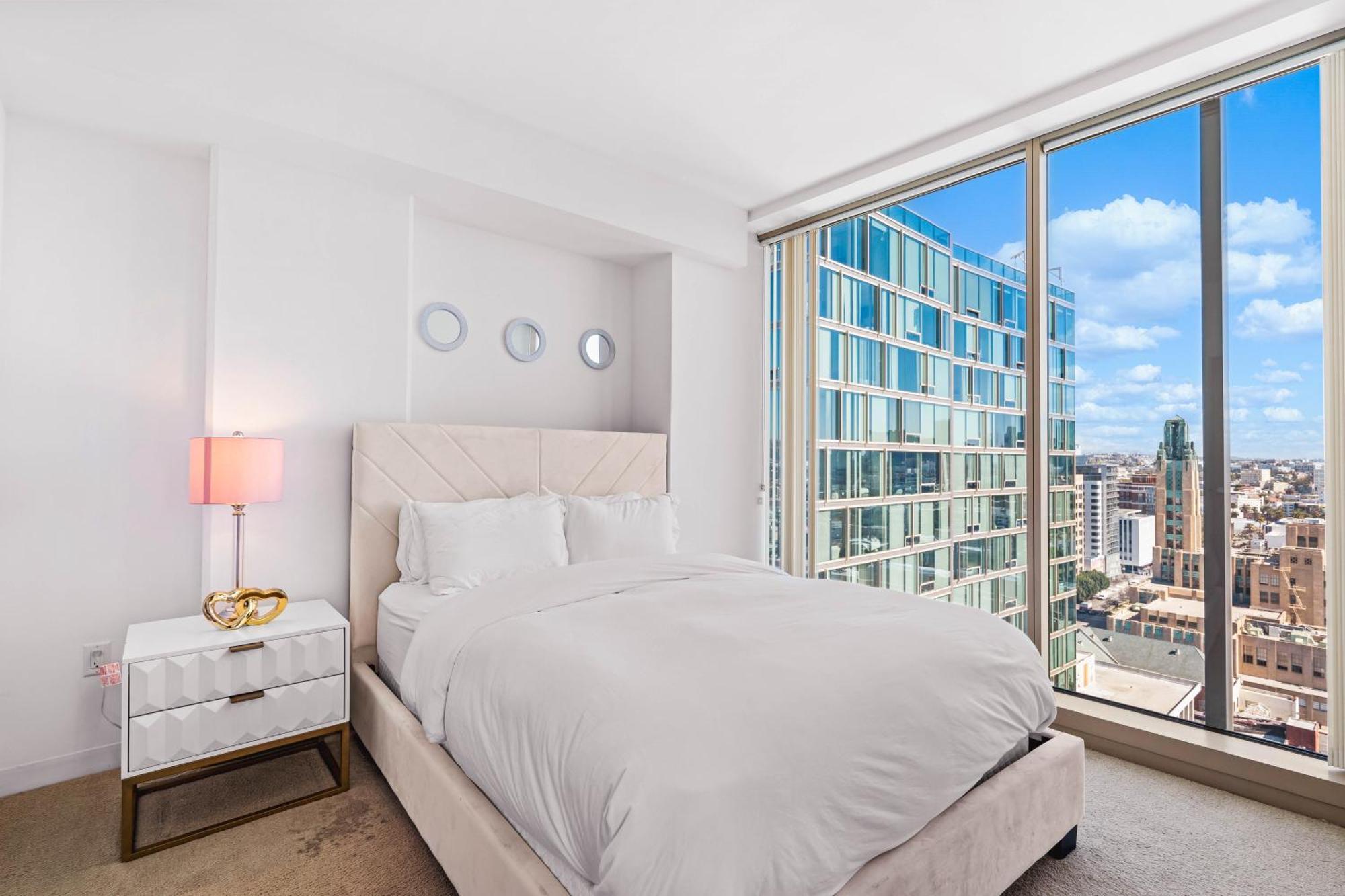 Beautiful 2 Bedroom Sky View Apartamento