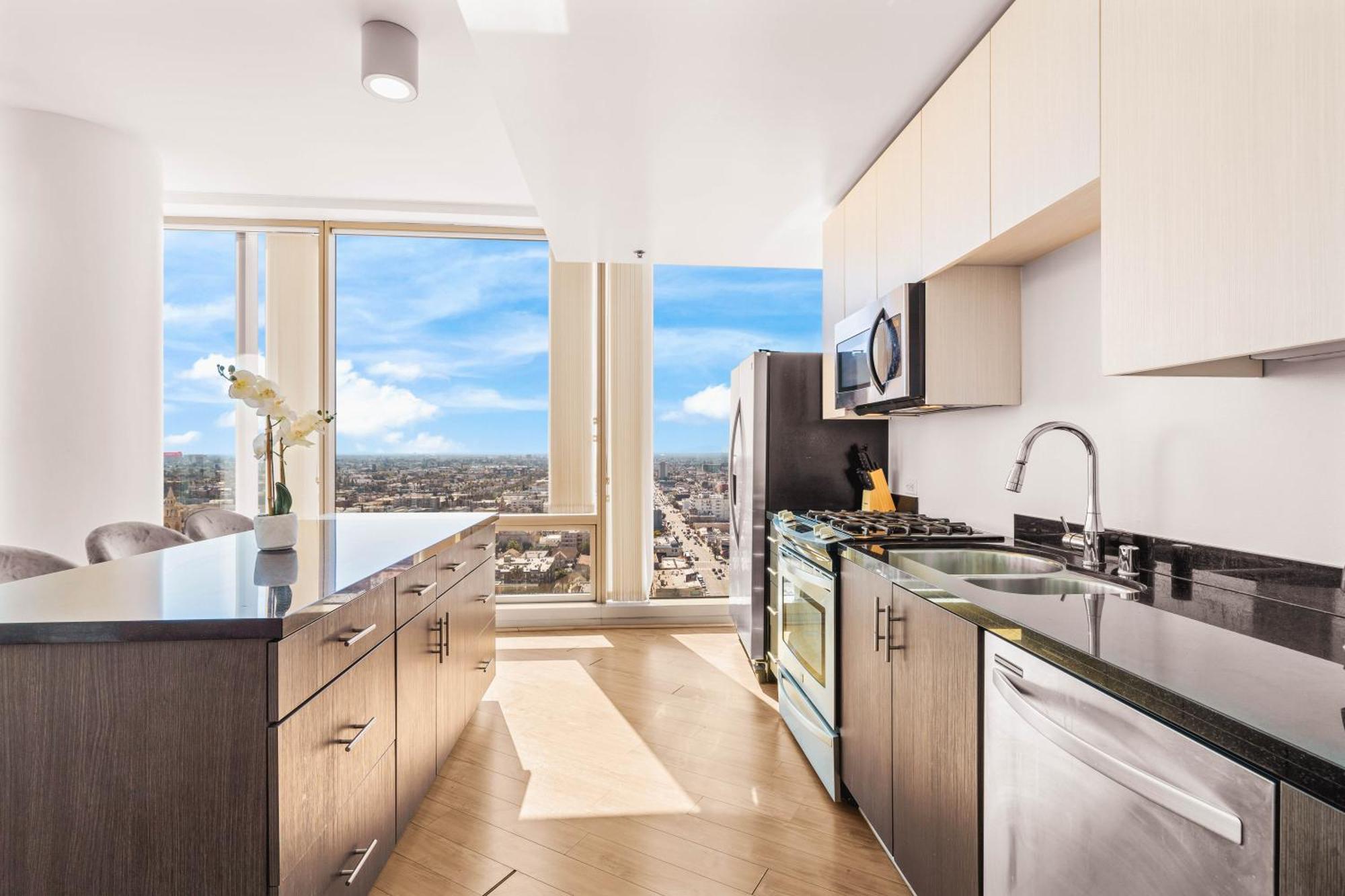 Beautiful 2 Bedroom Sky View Apartamento Los Angeles