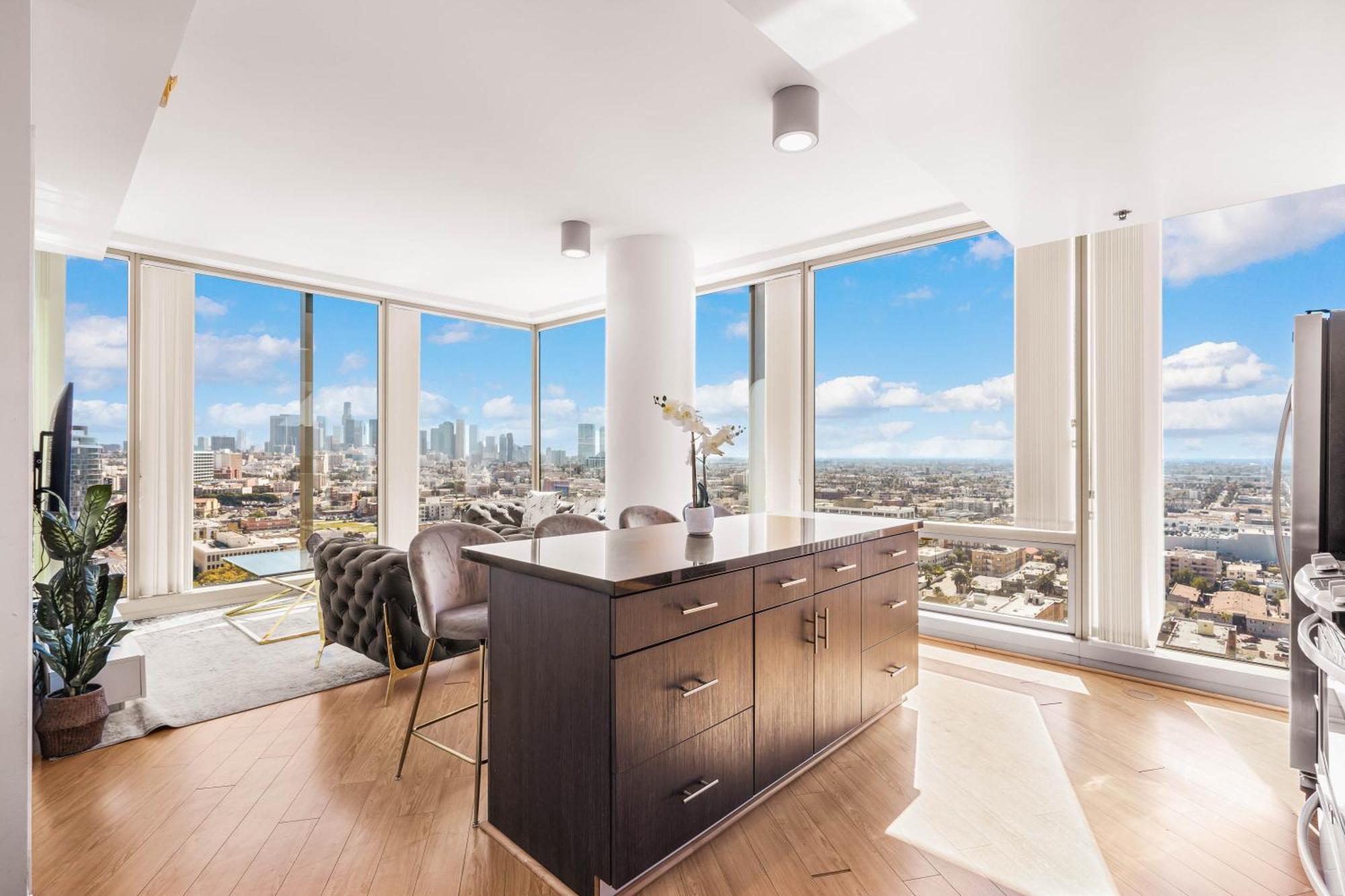 Beautiful 2 Bedroom Sky View Apartamento Los Angeles