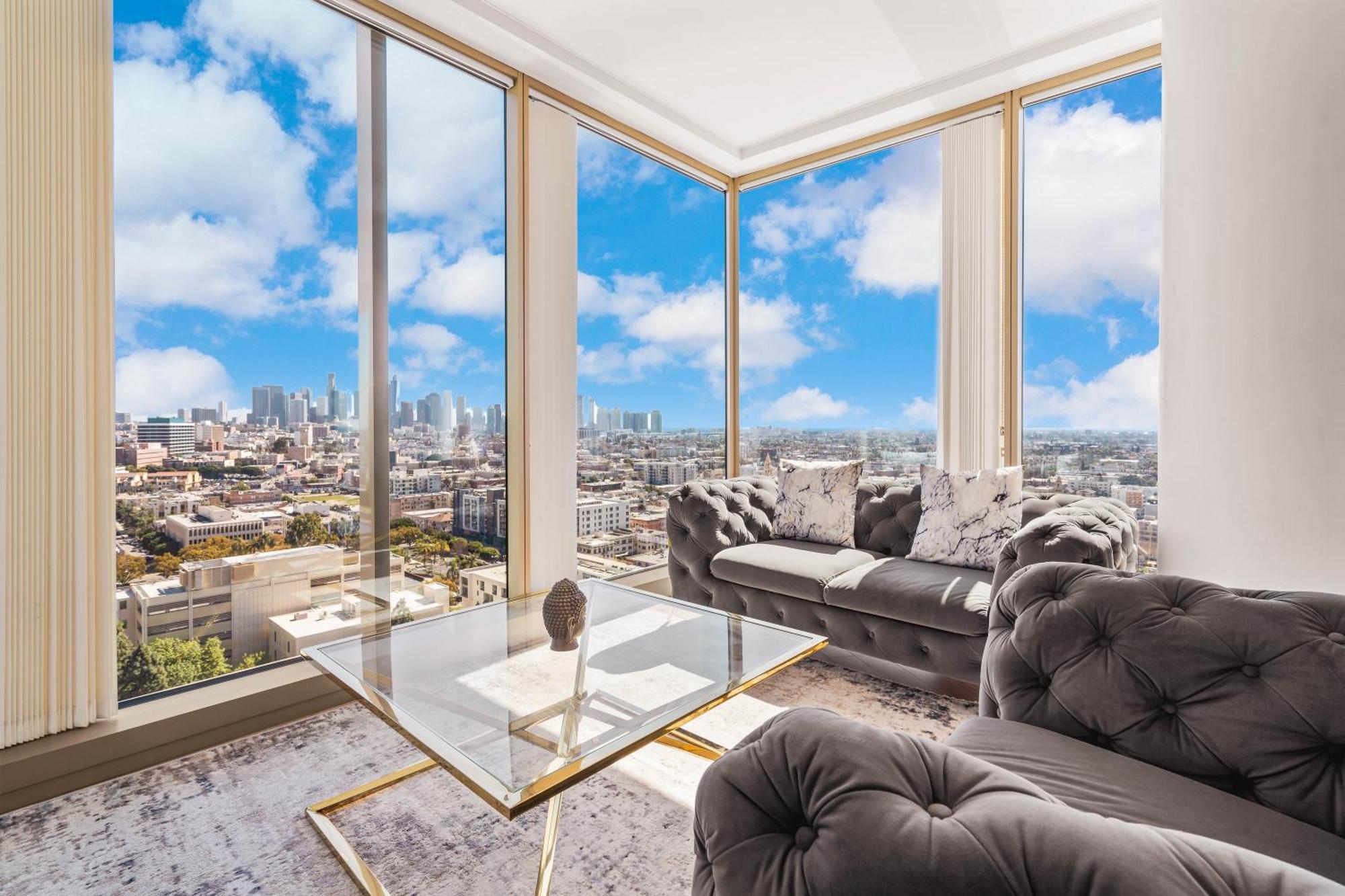 Beautiful 2 Bedroom Sky View Apartamento